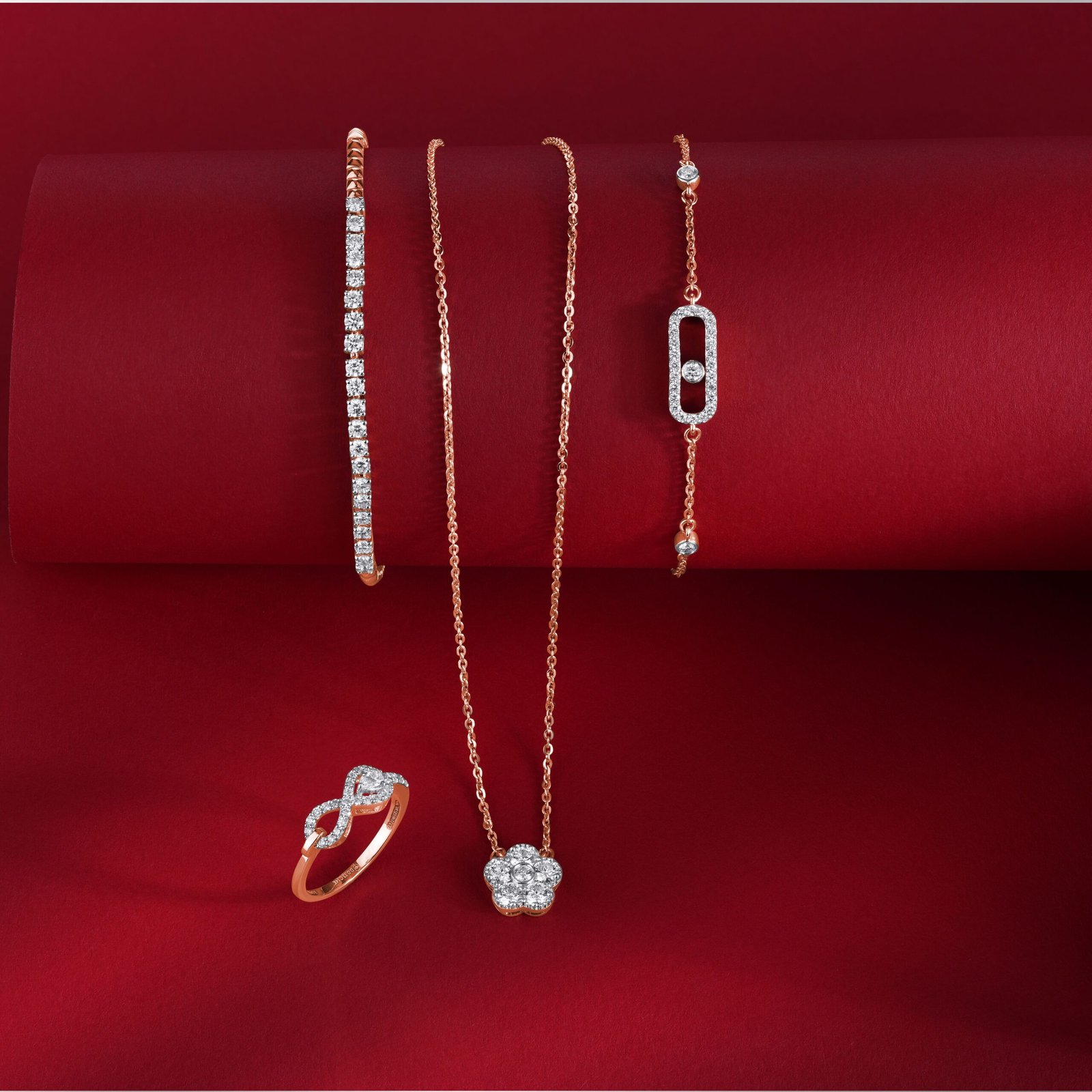 Elegant jewellery gift box for wedding anniversary